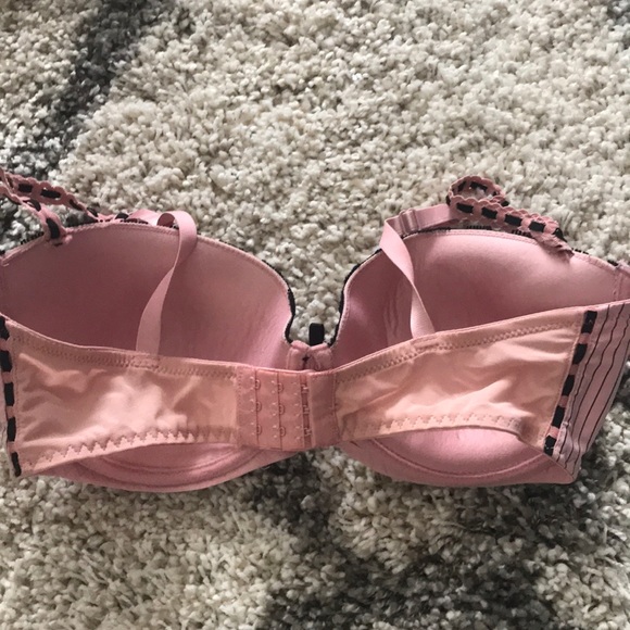 Pink bra - Picture 2 of 3